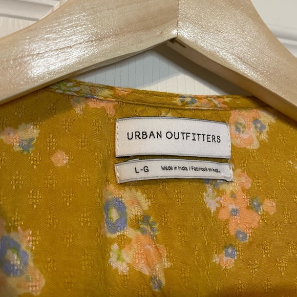 Urban Outfitters mustard yellow feminine floral crop blouse sz L - Picture 3 of 8